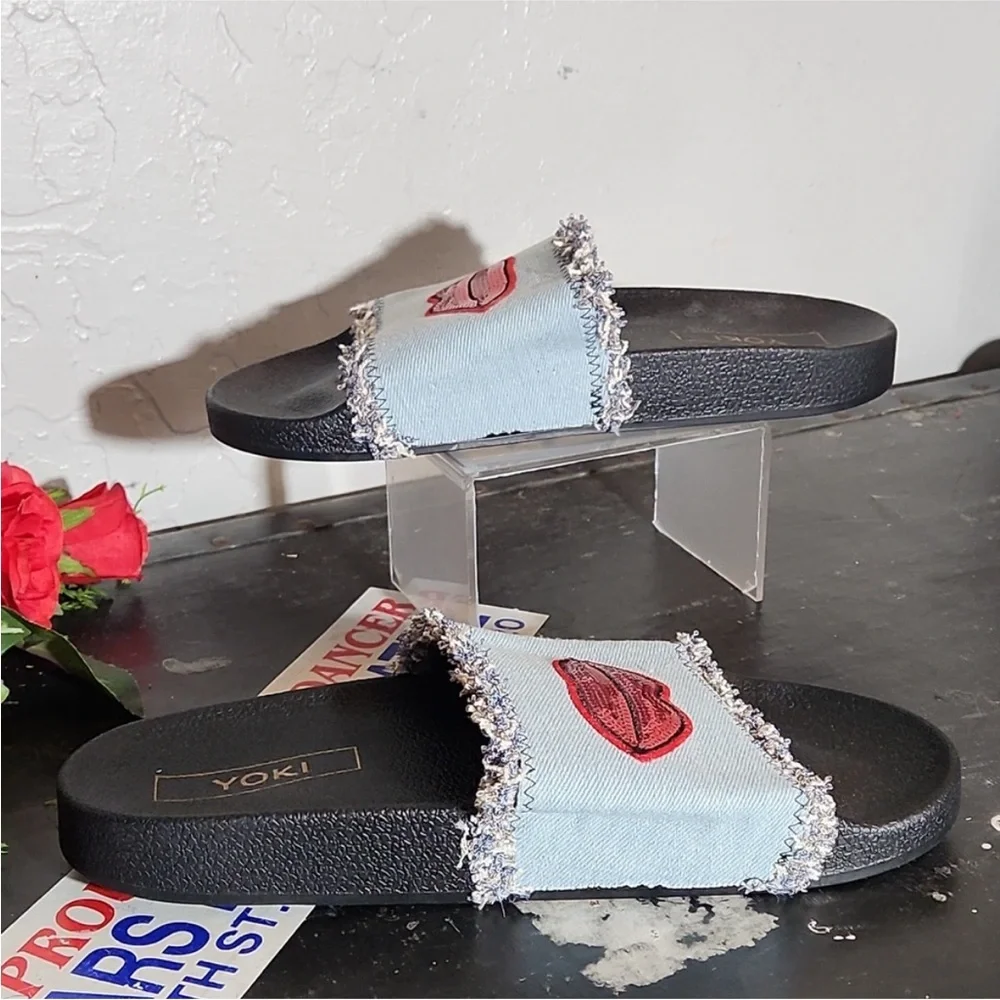 Yoki Blue Denim Frayed Slide Sandal Chic Whimsical Red Sequin Lip Design NWT S-9 - Picture 15 of 16